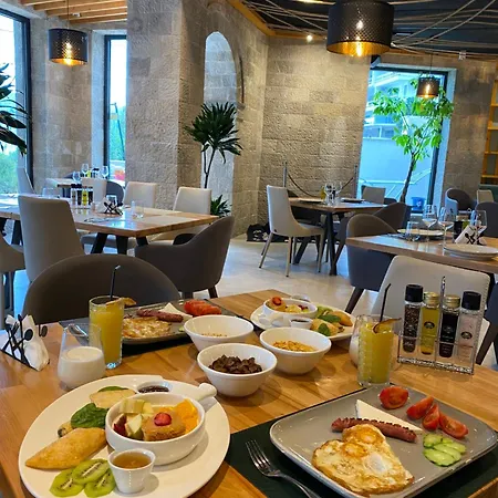 Harbour 4* Saranda